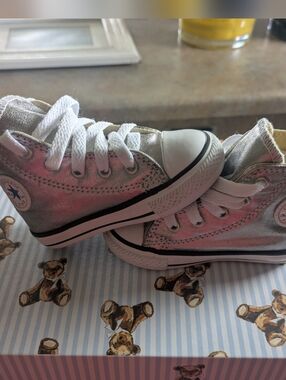 BRAND NEW BABY CONVERSE
